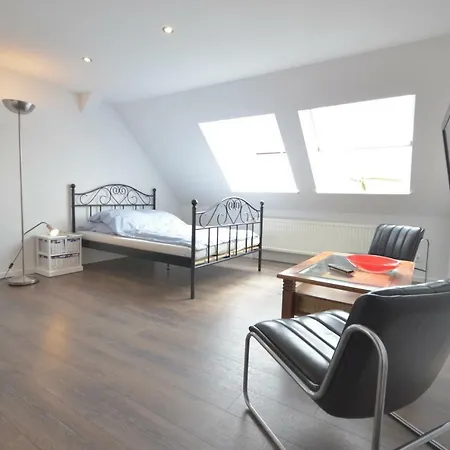 Helle Dachgeschosswohnung Apartment